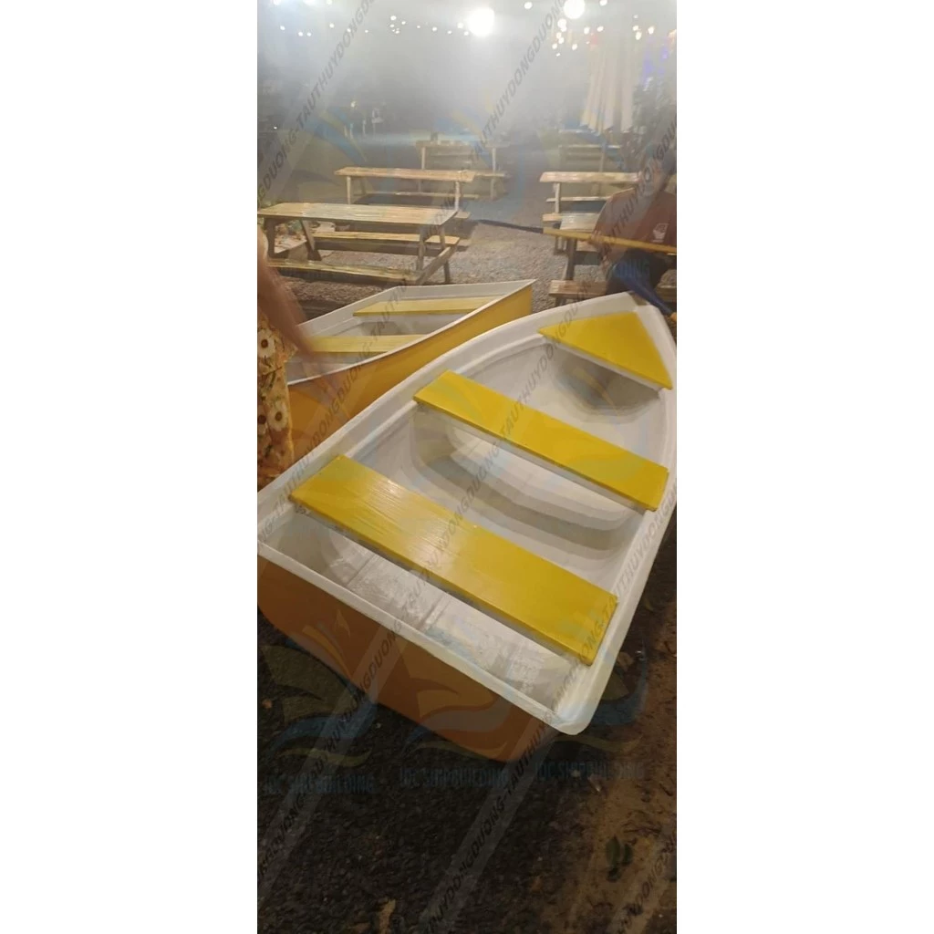 THUYỀN  COMPOSITE THIẾT KẾ TRẮNG - VÀNG