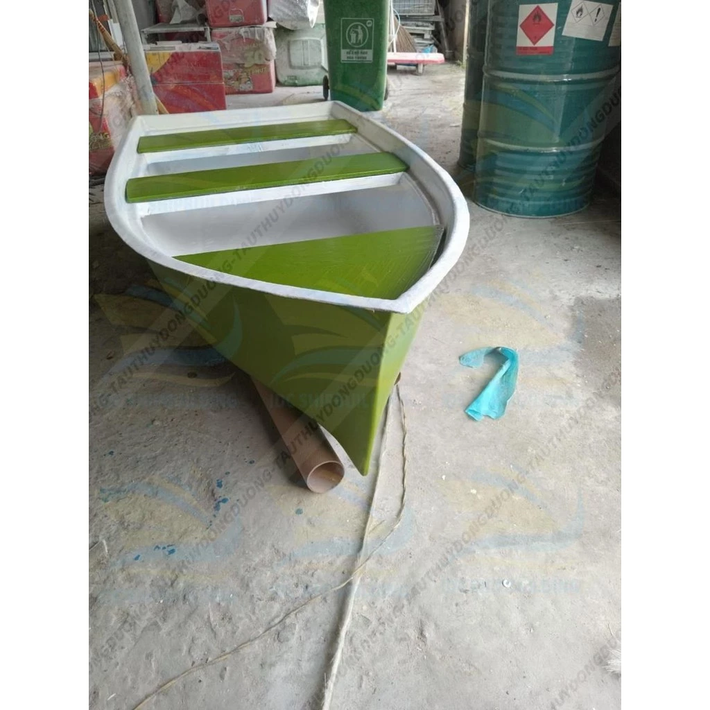 THUYỀN COMPOSITE THIẾT KẾ TRẮNG - XANH CHUỐI