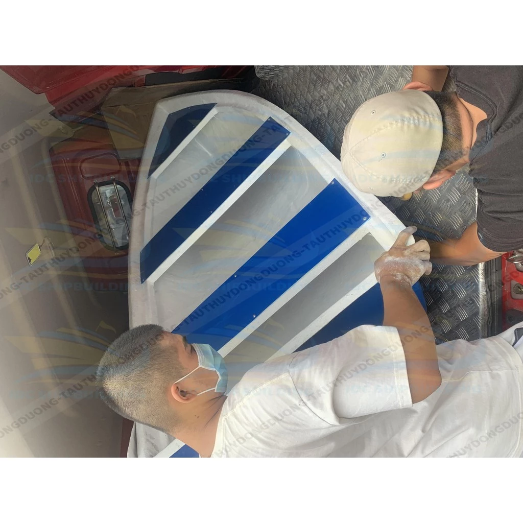 THUYỀN COMPOSITE THIẾT KẾ TRẮNG - XANH DƯƠNG